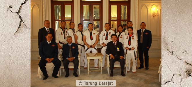 Delegasi Tarung Derajat Saat Kunjungan Ke Istana Perdana Menteri Thailand, diterima oleh pejabat olahraga Thailand