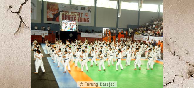 Demonstrasi Tarung Derajat Pada Pembukaan Ekshibisi Sea Games XXVI-2011