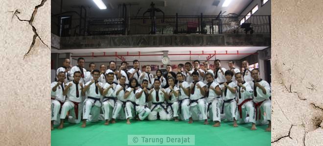 A group photo after the Training Participants follow the exam level rise
